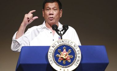 Duterte: Po nuk na shiti Amerika armë, do t’i marrim nga Rusia