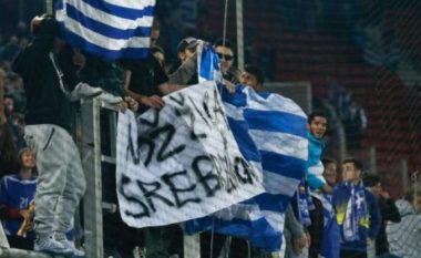 Grekët i provokojnë me banderolë në gjuhën serbe, boshnjakët reagojnë ashpër