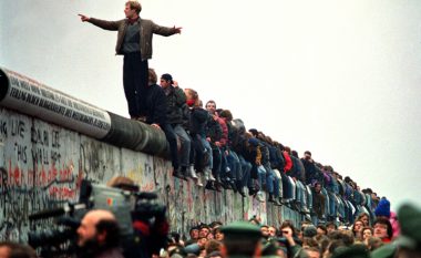 Bëhen 27 vjet nga rënia e Murit të Berlinit (Foto)