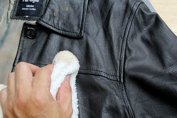 cleaning-a-leather-jacket-2