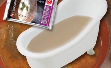 Del në shitje pluhuri me aromë supe, që shfrytëzohet për tu larë në vaskë (Foto)