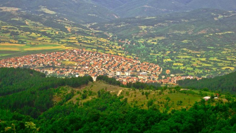 Protestojnë banorët e Razllovcit, kërkojnë lidhje infrastrukturore me Dellçevën