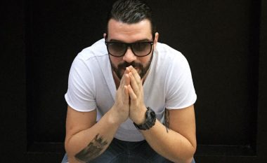 Flasin DJ më të njohur në Shqipëri: Nga na kapin femrat në klube… (Video)