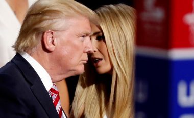 Ekspertët e quajnë ‘puthje seksuale’ puthjen e Trump me vajzën e tij, ndërsa në një moment ai ia ka prekur edhe të pasmet (Foto)