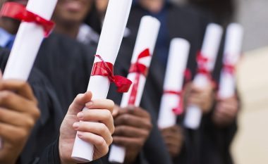 “Lehtë e lirë”: Fenomeni i blerjes së diplomave nga studentët e UP-së!