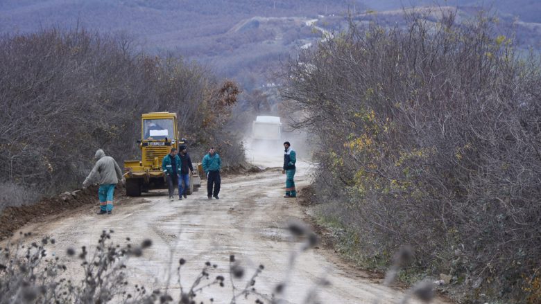 Pritet të asfaltohen rrugët në tri fshatra të Lipjanit