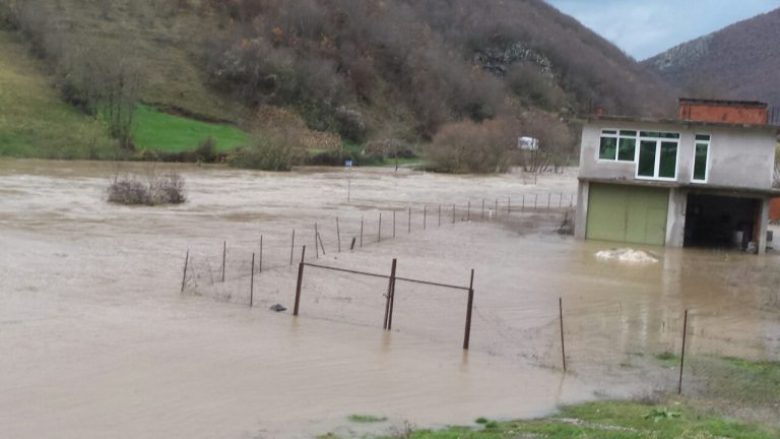 Grabovci i Epërm “shndërrohet” në liqen!