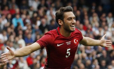 Zbulohet oferta e lartë e Chelseat për yllin turk