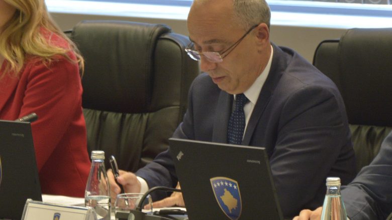 Ministri Zharku flet për Projektligjin e Automjeteve në mbledhjen e Qeverisë