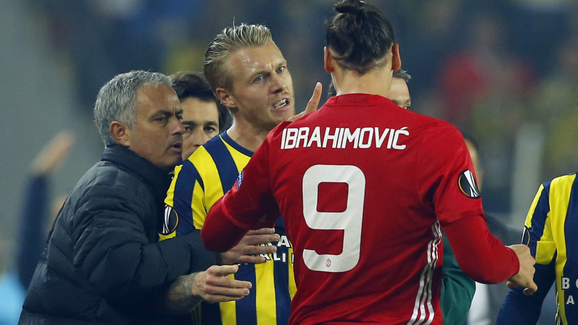 Football Soccer - Fenerbahce SK v Manchester United - UEFA Europa League Group Stage - Group A - SK Sukru Saracoglu Stadium, Istanbul, Turkey - 3/11/16 Manchester United's Zlatan Ibrahimovic clashes with Fenerbahce's Simon Kjaer as manager Jose Mourinho looks on Reuters / Murad Sezer Livepic EDITORIAL USE ONLY. - RTX2RS8E
