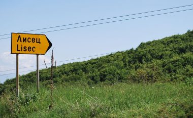 Ambulanca e mbyllur në Lisec, aty ku mjeku ruan bagëtinë (Foto)