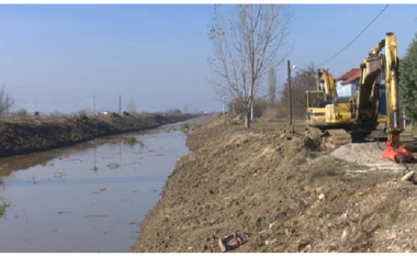 Komuna e Bosilovës filloi të pastrojë lumin e Strumicës