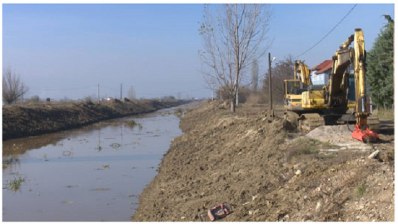 Komuna e Bosilovës filloi të pastrojë lumin e Strumicës
