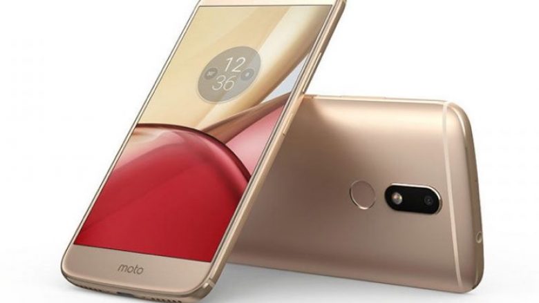 Moto M pozon për kamera, shfaqet në media