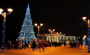 Shkupi këtë vit me pemë gjigante për festat e fundvitit