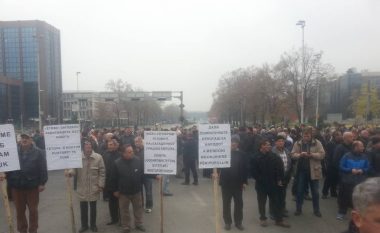Punëtorët e ‘Jugohrom’ e bllokojnë Shkupin (Foto)