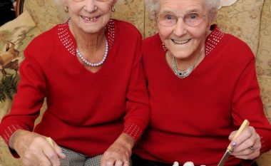Për ditëlindjen e 100-të, binjaket zbulojnë sekretin e jetëgjatësisë (Foto)