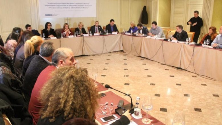 Qasja në dokumentet publike, sfidë për mediat në Kosovë