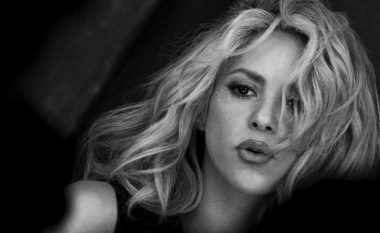 Shakira vjen me një videoklip ku shfaqet atraktive (Video)