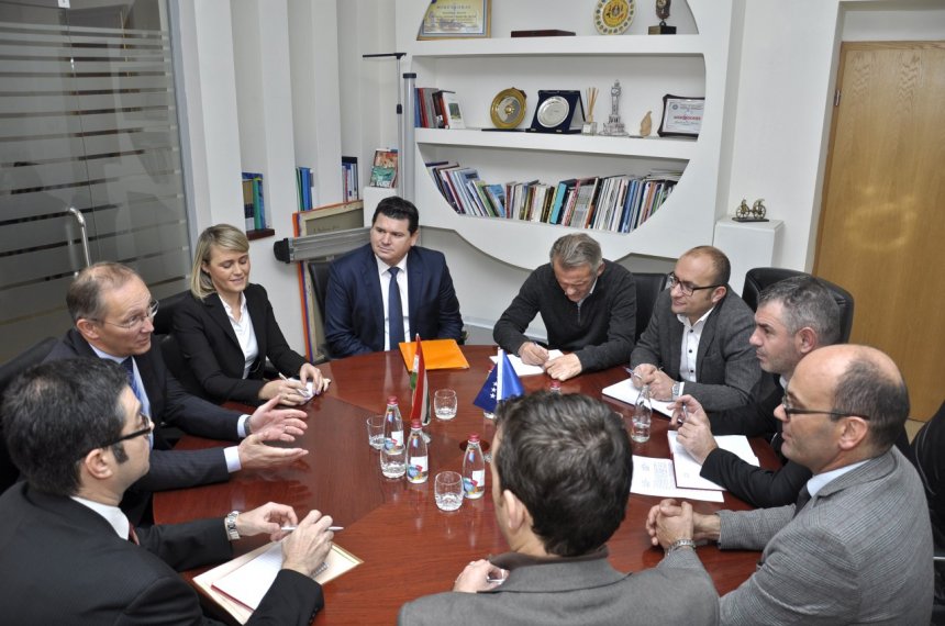 Takimi mes ministrit Shala dhe ambasadorit hungarez