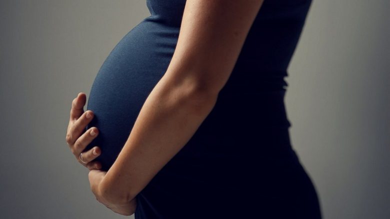 Çdo e pesta grua rome shtatzënë në Maqedoni, është e mitur