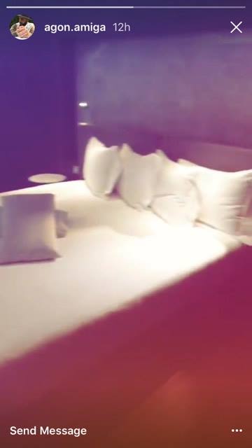Krevati dopio i hotelit, i publikuar në videon e Agon Amigës. Foto nga Instagram Story