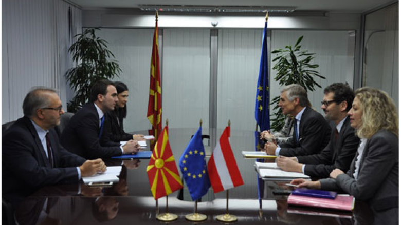 Ademi-Linhart: Bisedohet për zgjedhjet në Maqedoni