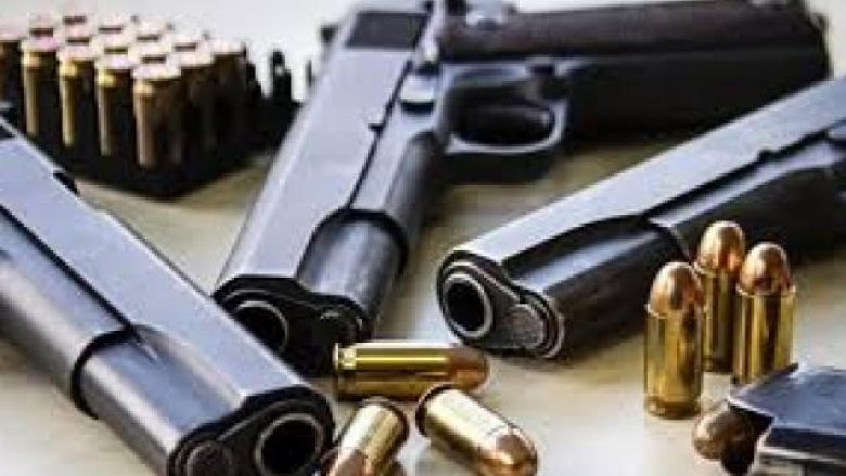 Brenda 24 orëve në Mitrovicë konfiskohen dy armë