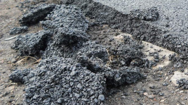 Kosova e çudirave: Në Kramovik shtrohet asfalti, hiqet tri ditë më vonë (Video)