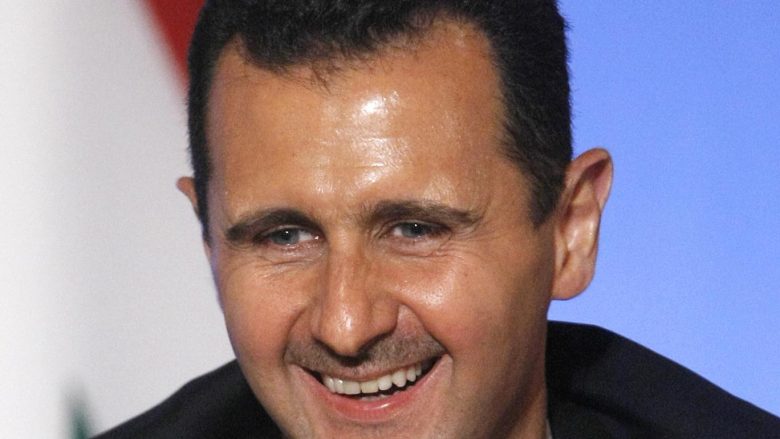 Pyetet se si e zë gjumi kur kujton fëmijët e vrarë: Përveçse qesh, shihni çfarë përgjigje kthen Bashar al-Assad