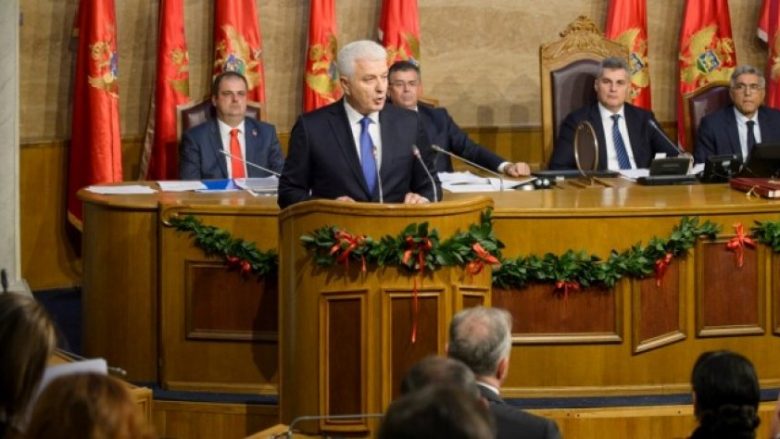 Mali i Zi bëhet me qeveri të re, shqiptarët marrin një ministri