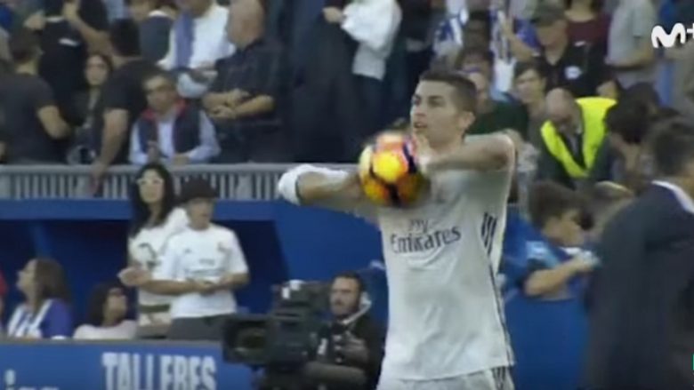 CR7 tregon se nuk është arrogant, kërkon topin e het-trikut, por nuk e mban për vete (Video)