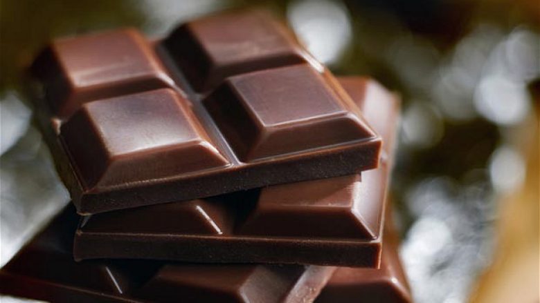 Çokollata i zvogëlon rreziqet e rrahjeve të çrregullta të zemrës
