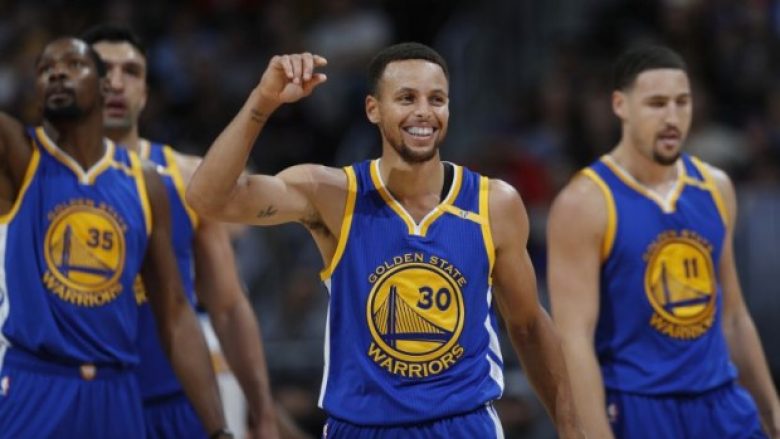 Shkëlqen Stephen Curry, Golden State trumfon kundër Denverit (Video)