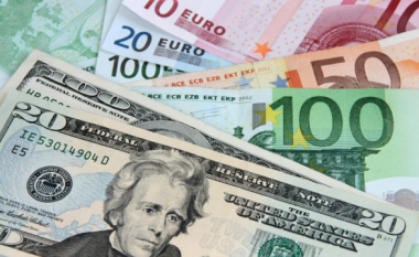 A po barazohet dollari kundrejt euros?