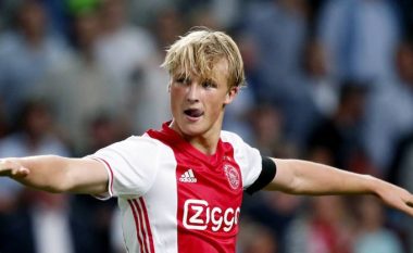 Botës së futbollit po i shtohet një superyll, Dolberg i Ajaxit shënon het-trik brenda 18 minutave (Video)