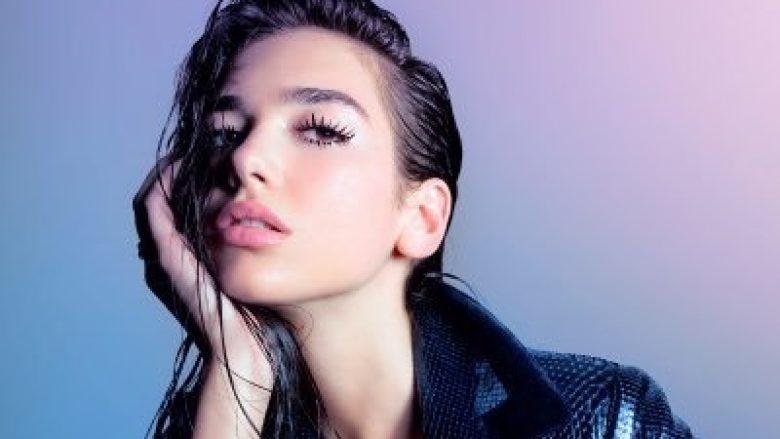 Dua Lipa falenderon ata që e sollën në suksesin e radhës, premton një befasi për ta (Foto)