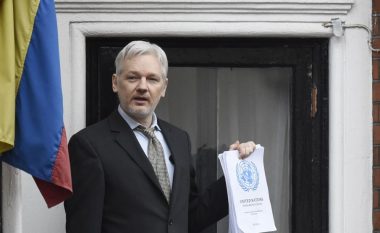 Assange merret në pyetje nën akuzat për përdhunim