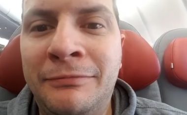 Ermal Mamaqi torturon bashkudhëtarin – Pamje prej aeroplanit (Video)