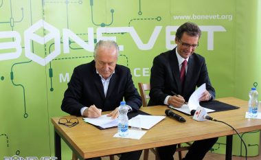 A e keni parë këtë: Bonevet dhe IPKO krijojnë veturën e parë elektrike në Kosovë (FOTO / VIDEO)