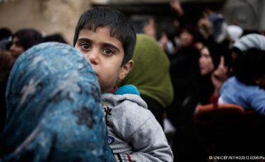 Luftimet mbajnë gjysmë milioni fëmijë të bllokuar në Siri
