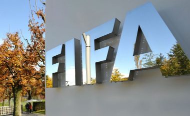 Përfaqësues të FIFA-s diskutojnë me gazetarët për zhvillimin e futbollit në Kosovë