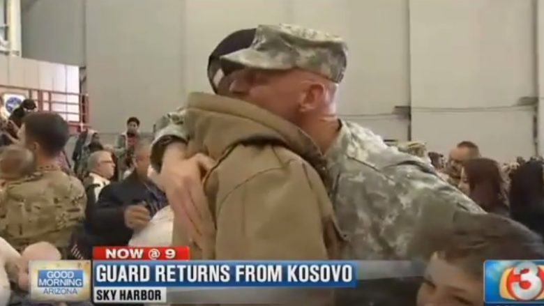 Familjarët e lumtur amerikanë: Ushtarët kthehen nga Kosova (Video)