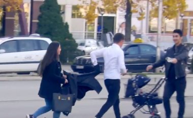 Eksperiment tjetër social në Gjakovë: Mos abuzoni me fëmijë, se gjakovari të rreh midis rruge! (Video)