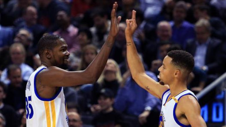 Golden State nuk ka të ndalur, fiton edhe Oklahoma (Video)