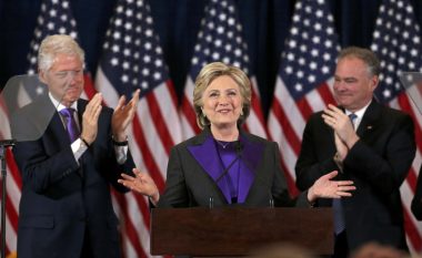 Clinton: Donald Trump është presidenti ynë, duhet t’i shkojmë pas
