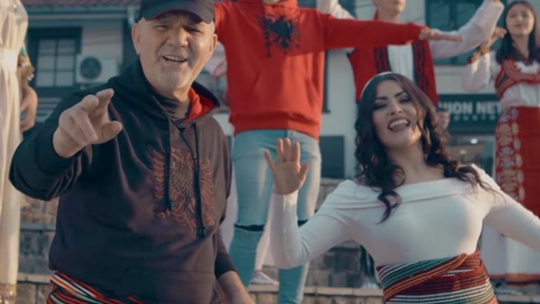 Shemi dhe Tina sjellin “Shqip këndojna” (Video)