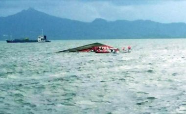 Fundoset anija në Indonezi, 15 të zhdukur