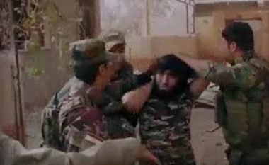ISIS-it po i vjen fundi? Pamja e këtij xhihadisti e dëshmon këtë! (Video)