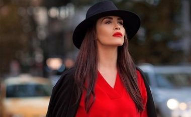 Jonida Maliqi shfaqet plot stil në të kuqe (Foto)